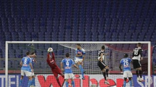  尤文图斯任意球配合巧妙，斑马军团直接破门得分  