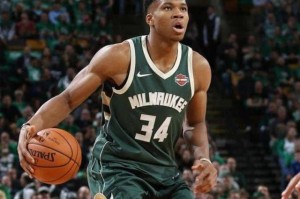  字母哥暴扣统治禁区，雄鹿大胜尼克斯显强威