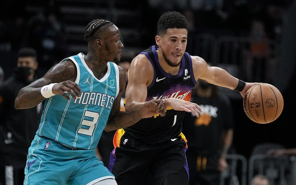  保罗助攻上双太阳击败爵士缩小胜场差距  