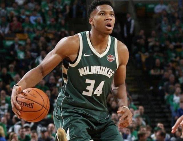  字母哥暴扣统治禁区，雄鹿大胜尼克斯显强威